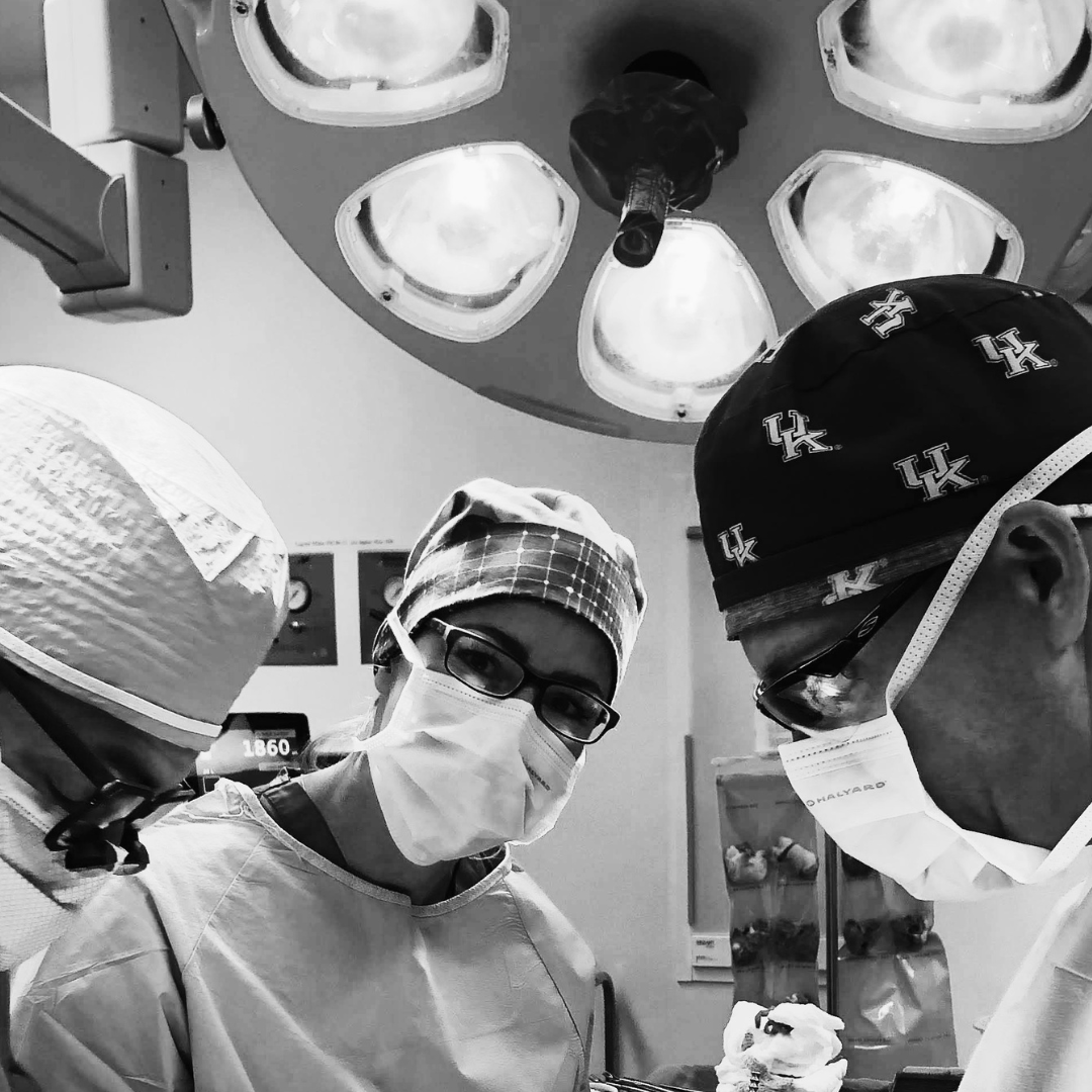Antje assisting in a GI oncology surgical procedure