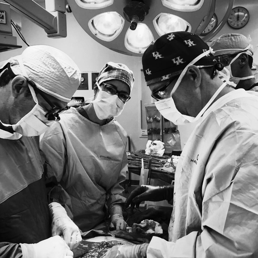 Antje assisting in a GI oncology surgical procedure