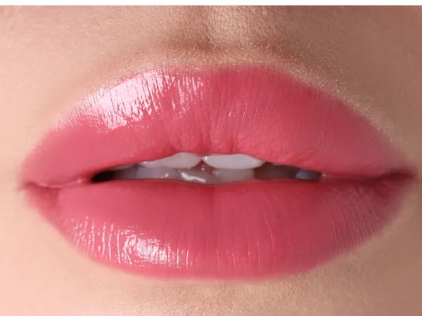 Illustration: the same lips with healed lip blushing